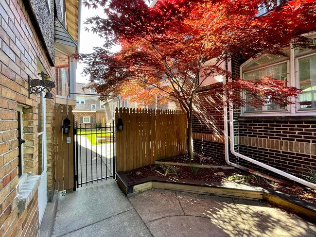 Building Photo - 786 McKinley Pkwy