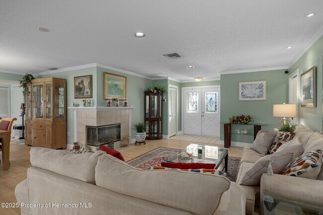 Building Photo - 7167 Crown Oaks Dr