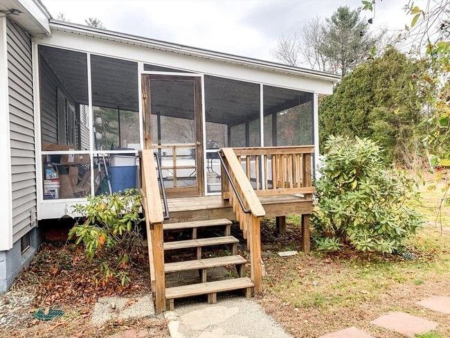 Building Photo - 227 Green River Rd