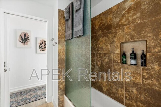 Building Photo - 2184 E Powell Rd