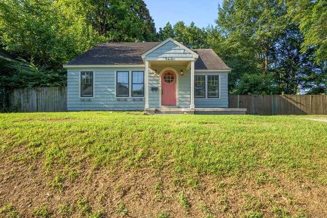 Building Photo - Updated home blends historic charm with mo...