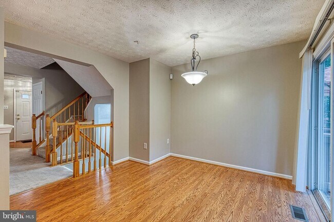 Building Photo - 27 Silver Birch Ct
