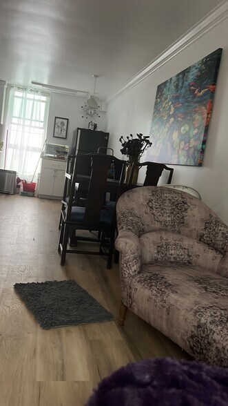 1940s chaise lounge - 3512 Pacific Ave