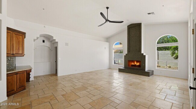 Building Photo - 8638 E Dahlia Dr