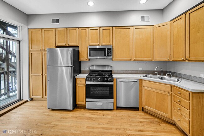 Building Photo - 833 W Lawrence Ave