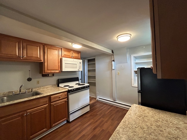 Kitchen - 508 Boggs Ave