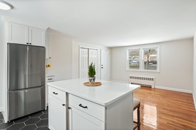 Building Photo - 13 Genetti St