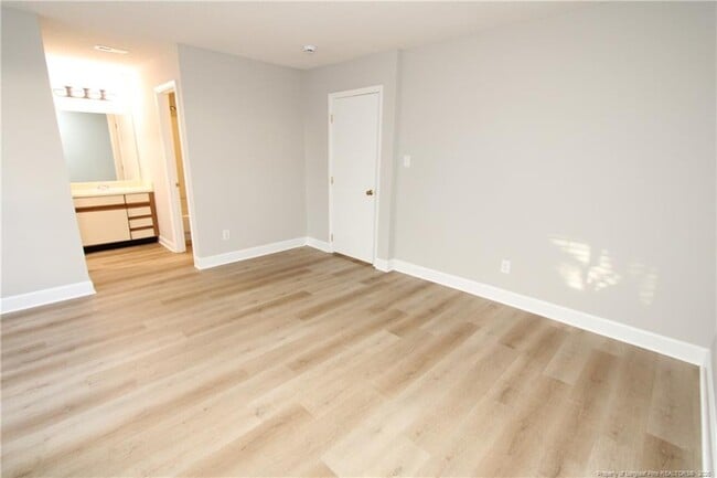 Building Photo - 118 Manhattan Ct