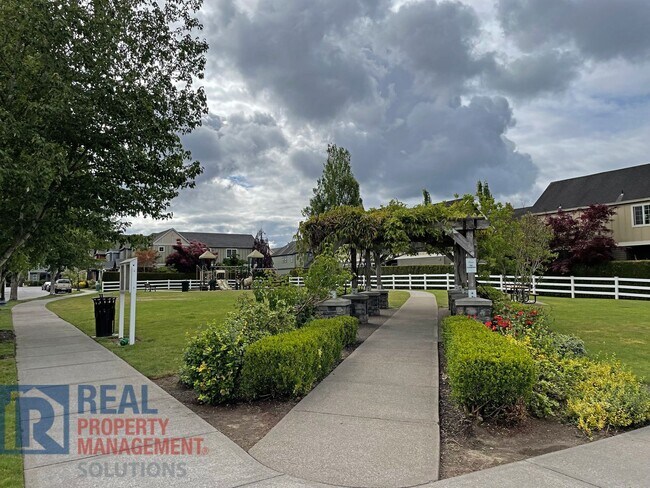 Building Photo - Remarkable Custom Home in Arbor Vineyard!