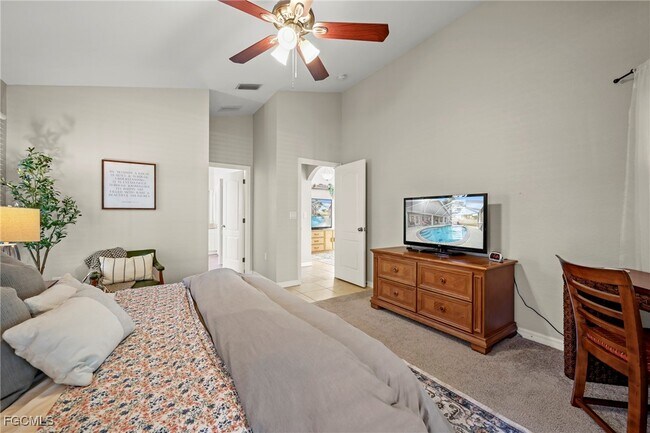 Building Photo - 1831 SE Van Loon Terrace