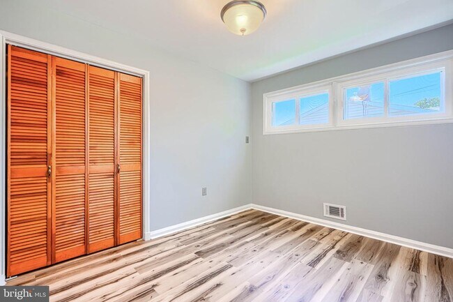 Building Photo - 5506 Adleigh Ave