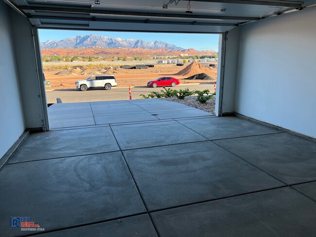 Building Photo - Desert Ridge Townhome