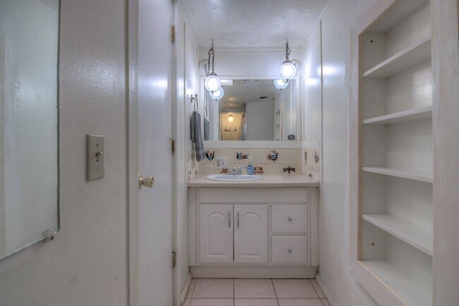 Building Photo - Spacious 4BR in Tucson