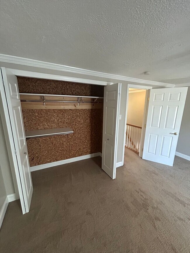 Building Photo - Modern 1 Bedroom Townhome in Prime Moon Township Location!
