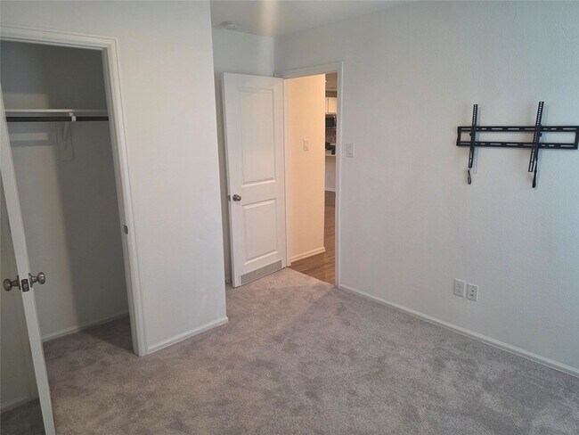 Building Photo - 7202 Clover Chase Dr