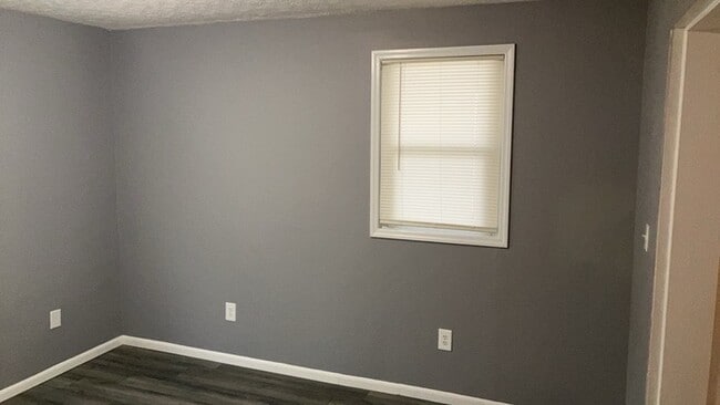 Building Photo - 105 S Irwin St