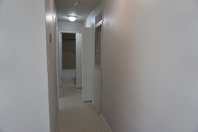 Building Photo - 516 J St