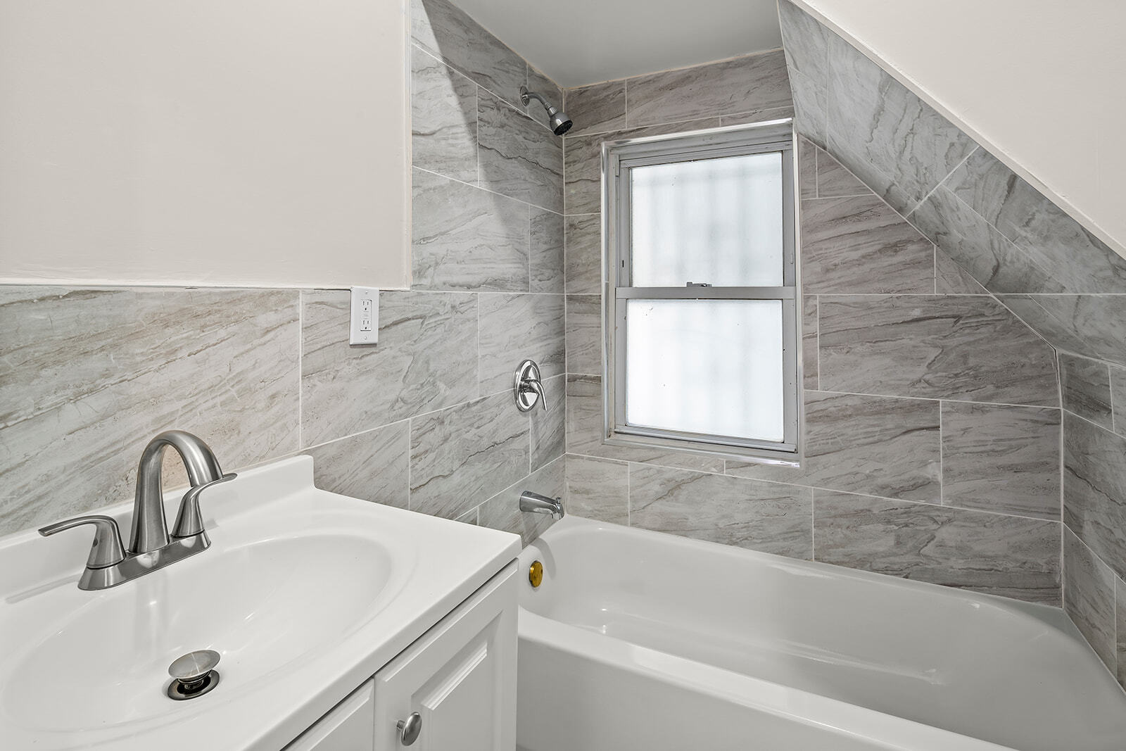 Building Photo - 202 N 1st St