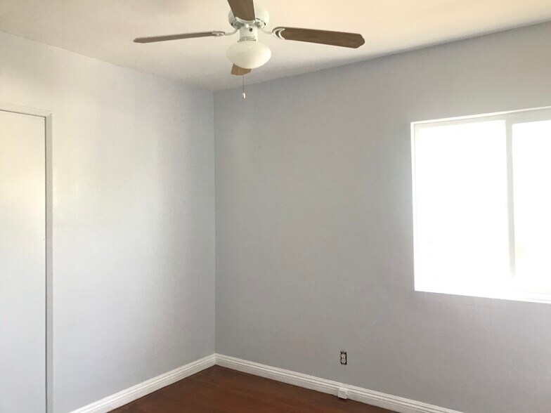 2nd bedroom - 8432 Norwood Plz