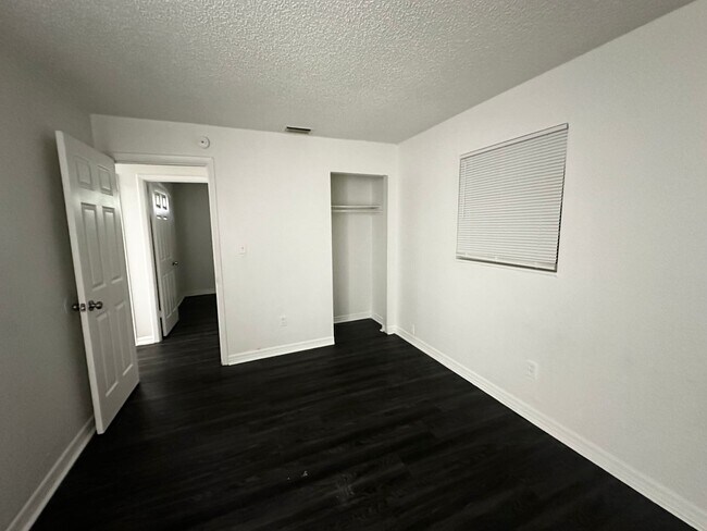 Building Photo - 4655 Cepeda St