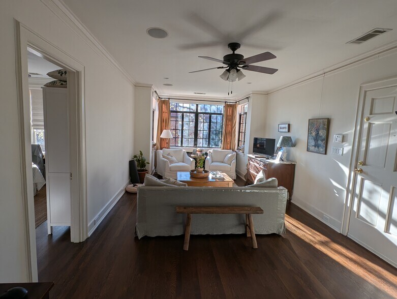 Living Room - 1765 Peachtree St NE