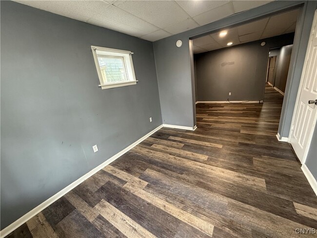 Building Photo - 221.5 Lakeview Ave