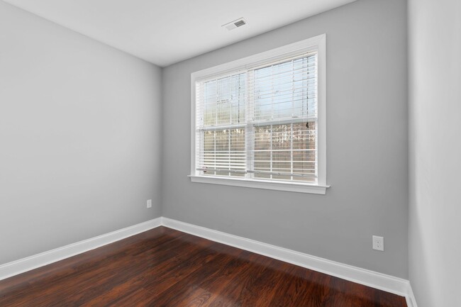 Building Photo - Stunning 5BR House in Holly Springs