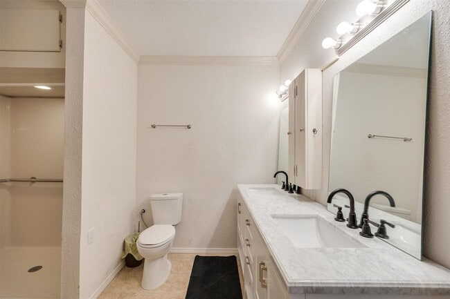 Building Photo - 205 Lincoln St