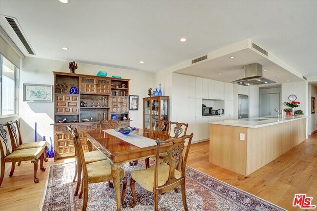 Building Photo - 2160 Century Pk E