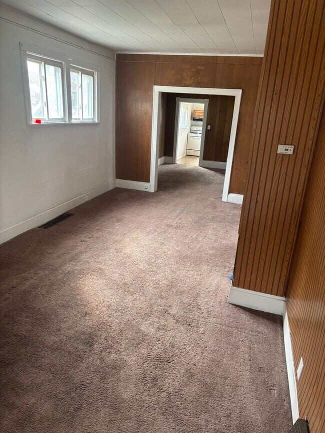 Building Photo - 441 S 11th St