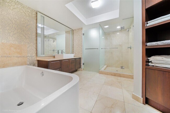 Building Photo - 150 Sunny Isles Blvd