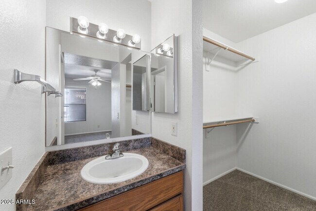 Building Photo - 16657 E Gunsight Dr