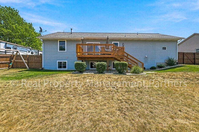Building Photo - Updated 3-Bed Home with 2-Car Garage and Fenced in Yard on .23+ Acres, Near GVSU