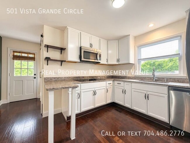 Building Photo - 501 Vista Grande Cir