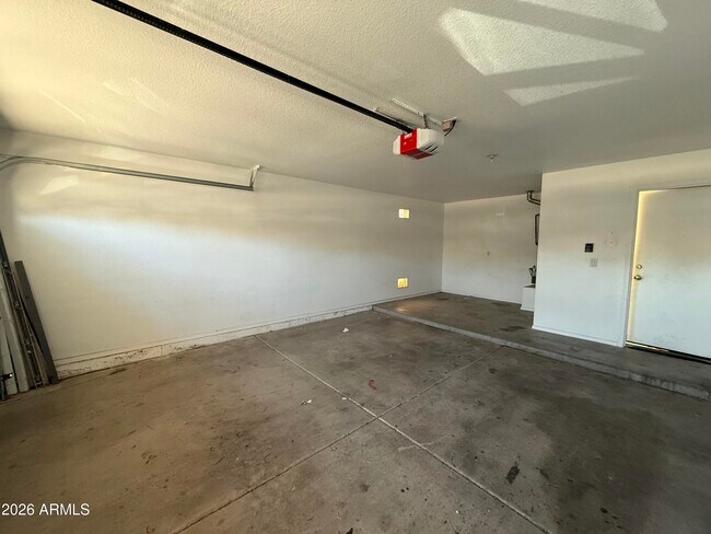 Building Photo - 1644 E Oakland St