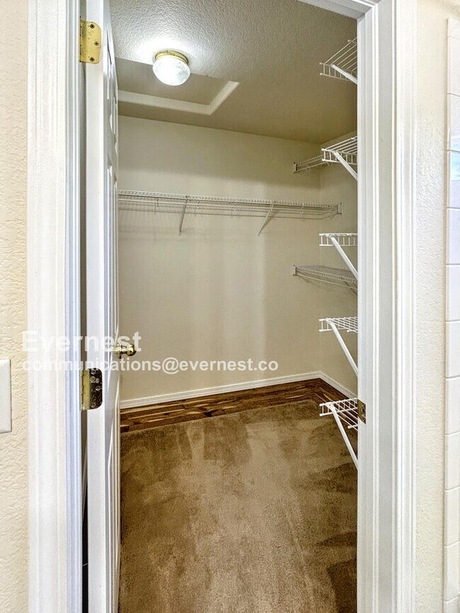 Building Photo - 7324 Edgebrook Dr