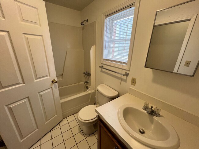 Building Photo - Five Points duplex