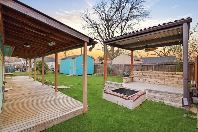 Building Photo - 506 Ogilvie St