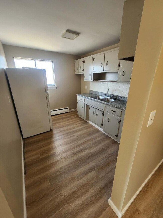 Building Photo - 1654 Abbott Rd