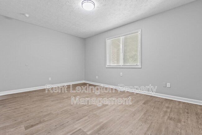 Building Photo - 1649 Foxhaven Dr