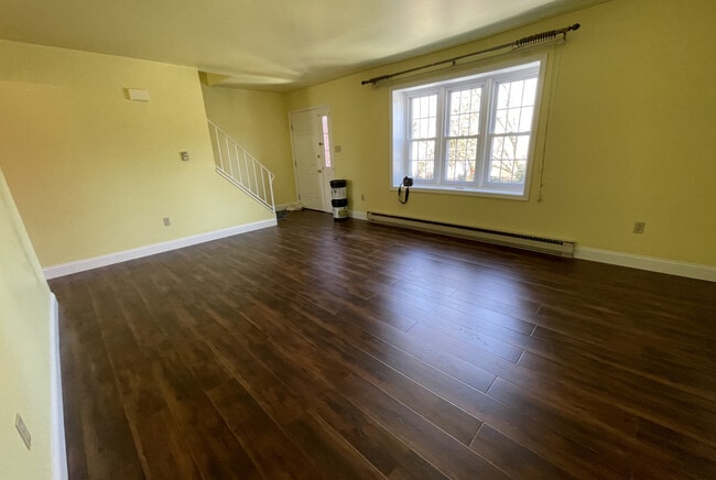 Building Photo - 534 Nicholas Ave