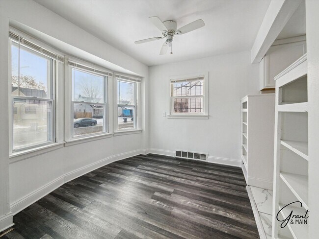 Building Photo - $1250 3 bedroom bungalow