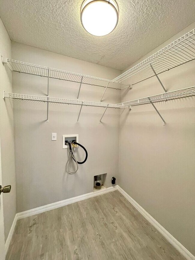 Building Photo - Gorgeous 3/2 Pool Home in Apopka's Parkside at Errol Estate!