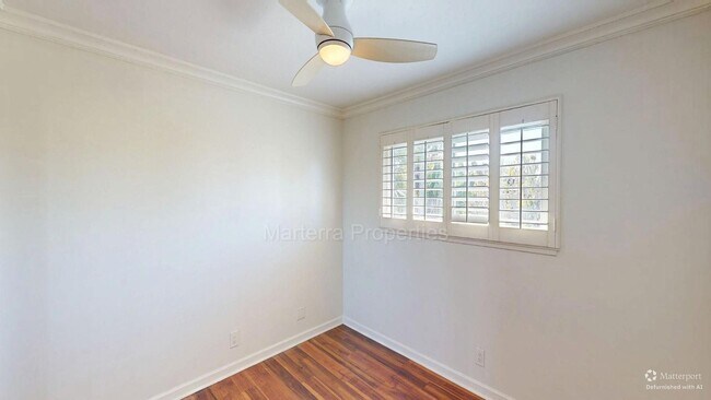 Building Photo - Large Spacious Home with a Pool!