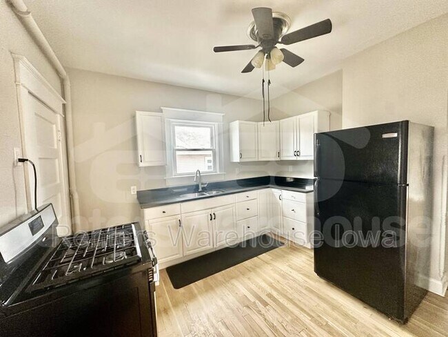 Building Photo - 3114 School St