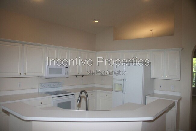 Building Photo - 817 Lakeworth Cir