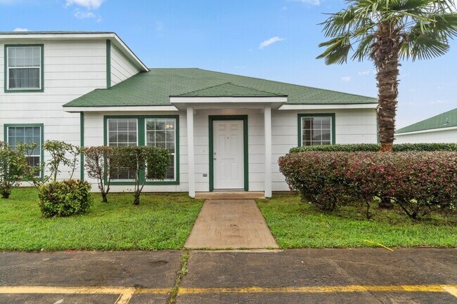 Building Photo - 2131 Aruba Calle