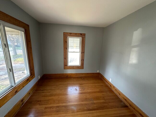 Building Photo - 2512 Tyrone St