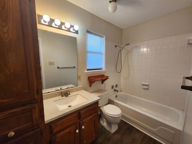 Building Photo - Welcome to your dream home! Beautiful 3 be...