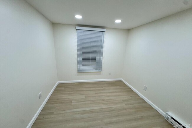 Building Photo - 6 Merle Pl